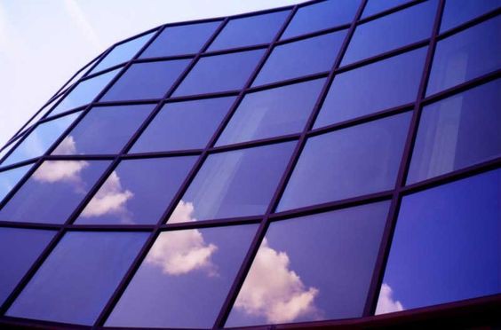 Rəngli və Reflektiv Şüşələr