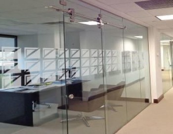 Şüşə Qapı və Arakəsmə Nümunəsi 13